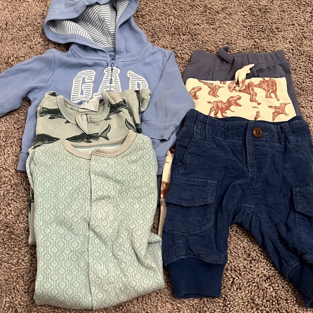 Bundle of fall/winter clothes